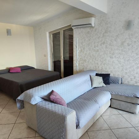 Casa Carmelo Apartment Ница ди Сицилия Екстериор снимка