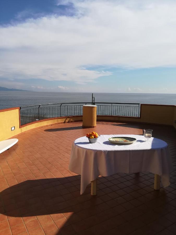 Casa Carmelo Apartment Ница ди Сицилия Екстериор снимка