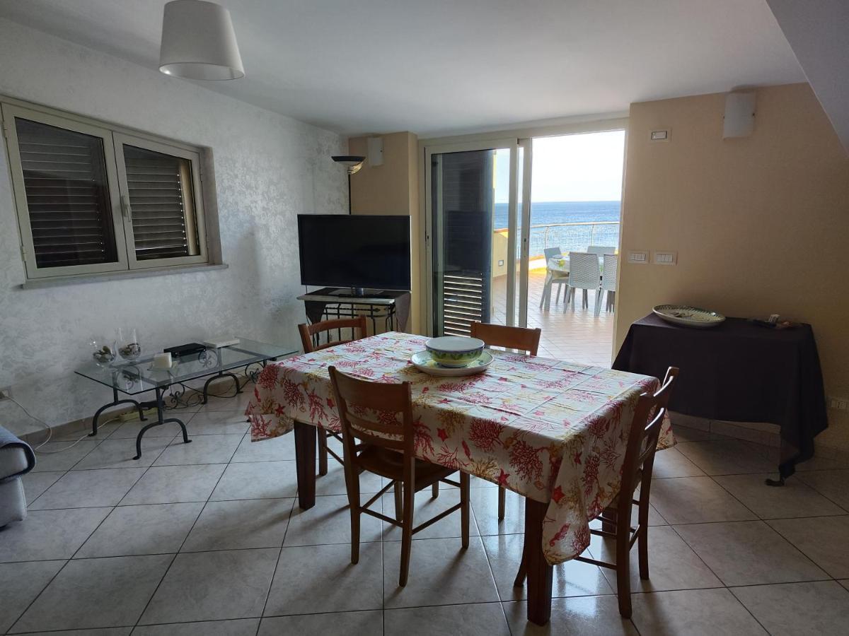 Casa Carmelo Apartment Ница ди Сицилия Екстериор снимка