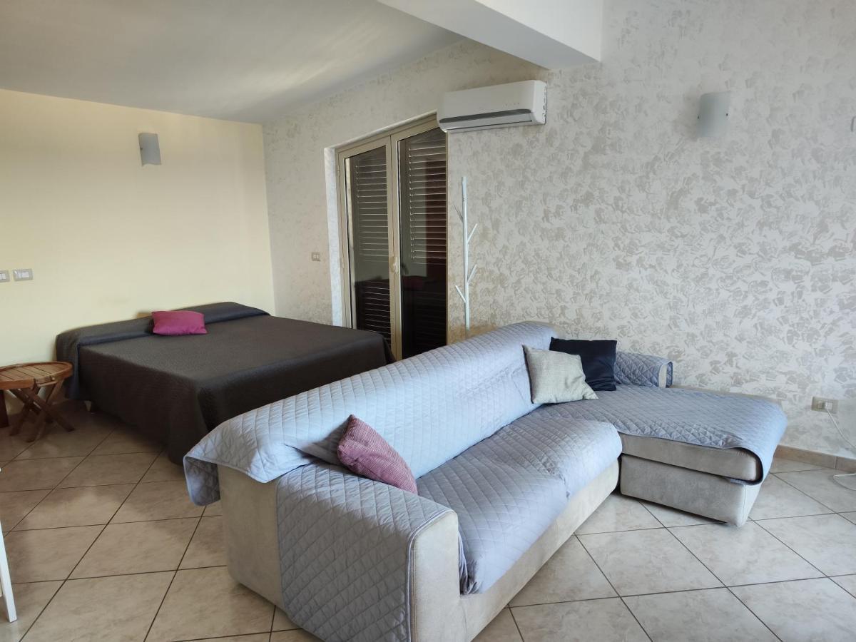 Casa Carmelo Apartment Ница ди Сицилия Екстериор снимка