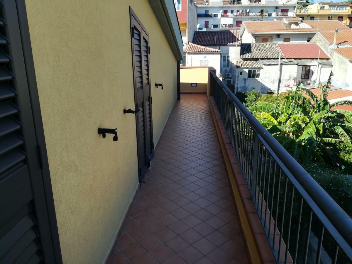 Casa Carmelo Apartment Ница ди Сицилия Екстериор снимка